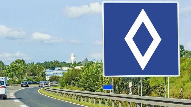 Nuovo segnale stradale a forma di rombo: cosa significa