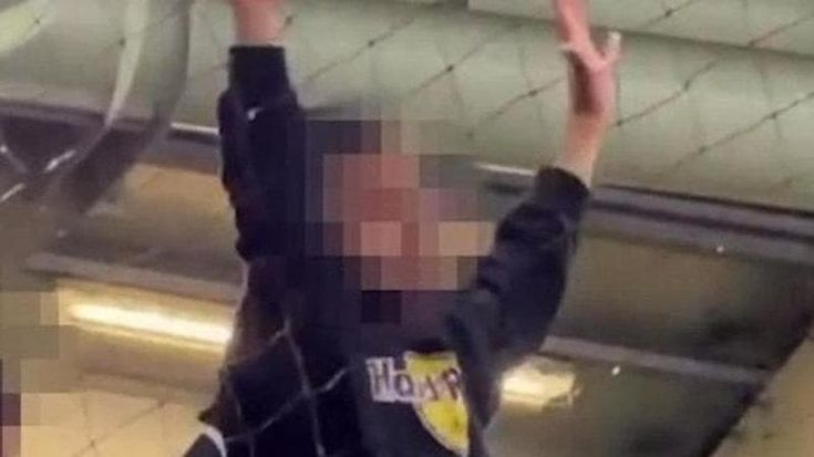 Multa e Daspo, cosa rischia il tifoso della Juve che ha mimato l’aereo di Superga allo Stadium
