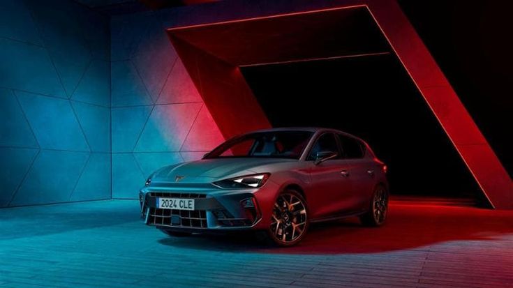 Cupra, fashion show a Madrid per le nuove Formentor e Leon. Griffiths: “I nostri modelli emozionano i giovani”