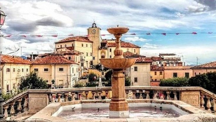 Latina, abusa sessualmente dei figli minorenni approfittando dell'assenza della moglie: arrestato
