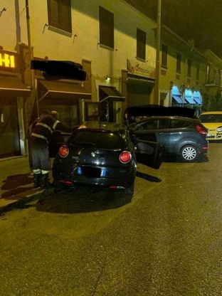 Carambola di auto in corso Moncalieri, distrutti 5 veicoli e il dehors di un ristorante