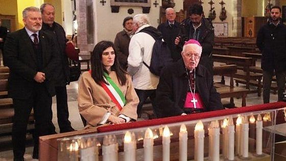 Il vescovo di Torino: "Messe vietate ma c'è più gente nei supermercati che nelle chiese"