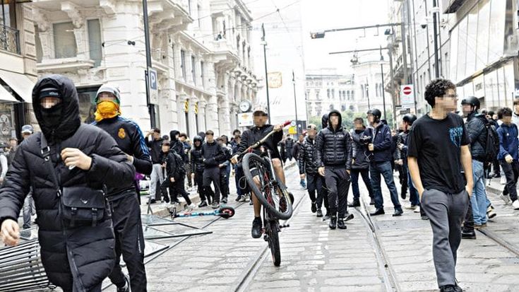 L’organizzatrice del corteo di sabato: “Protesta rovinata dagli incappucciati, ho pianto di paura”