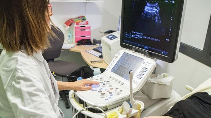 Feto con malformazione, ecografista dell’ospedale di Altamura condannata per il trauma ai genitori