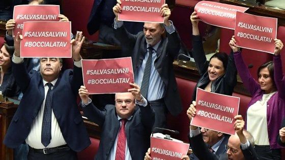 Sì alla mozione anti-Tav ma intanto il governo sblocca i bandi di gara