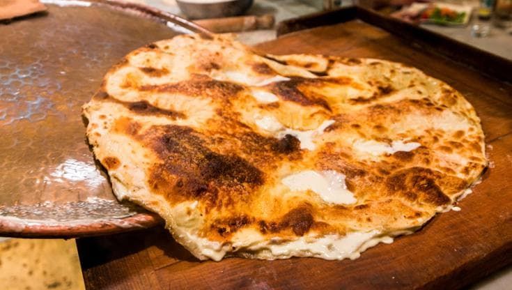 Liguria, paradiso della focaccia: da quella di Recco alla genovese, 10 locali dove assaggiarla