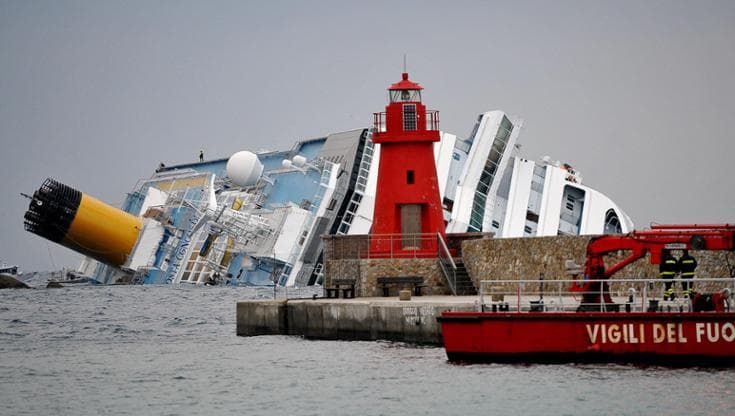 Salvò la vita a una coppia di sposi: morto uno dei pompieri eroi della Concordia
