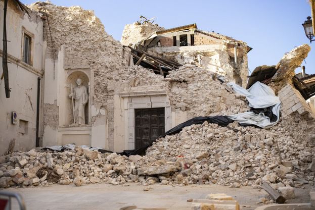 Norcia, le immagini del crollo della Basilica di San Benedetto nel 2016