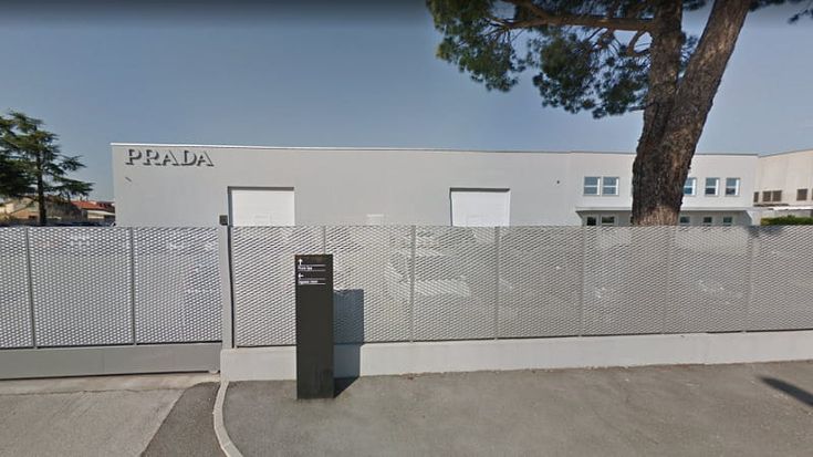 Venezia, maxifurto da film allo stabilimento Prada: rubate 700 scarpe in meno di dieci minuti