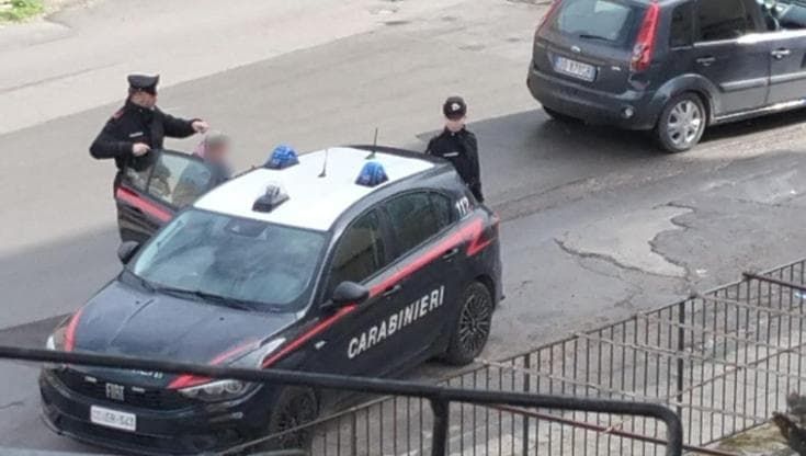 “Vuole rubare i bambini”, è psicosi contro un donna che non ha fatto nulla. Salvata dal linciaggio