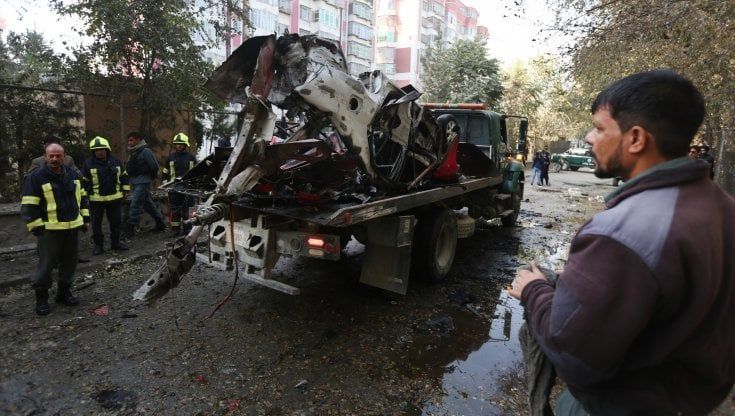 Afghanistan, autobomba a Kabul: ucciso giornalista e consigliere Banca centrale