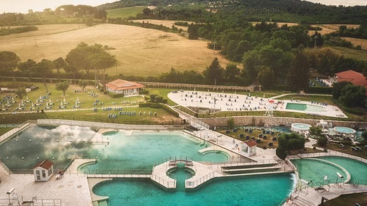 Vacanze alle terme: in montagna o in collina, persino in città, inseguendo le acque benefiche