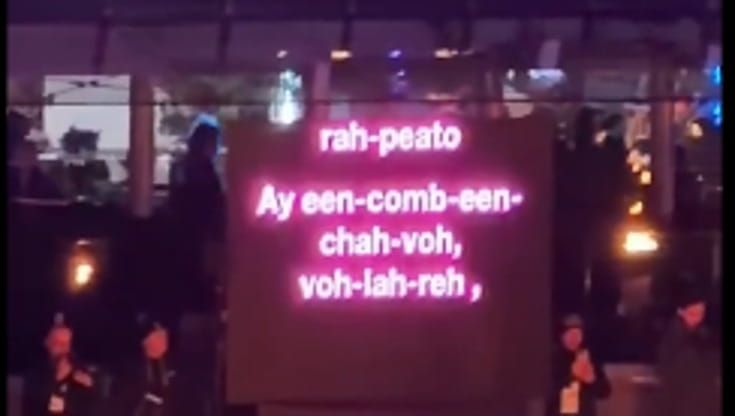 Nel chay-lo si può Voh-lah-reH: il gobbo di Mariah Carey a San Siro che canta Modugno