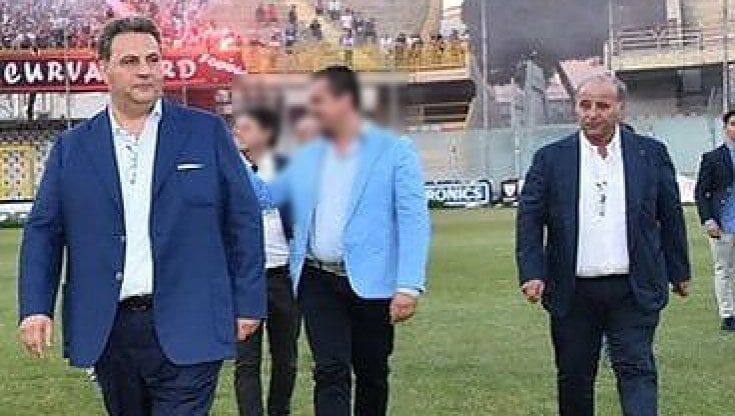 Mafia, i clan pretendevano 3.000 euro al mese agli ex patron del Foggia calcio Sannella: la pasta Tamma nella lista delle estorsioni