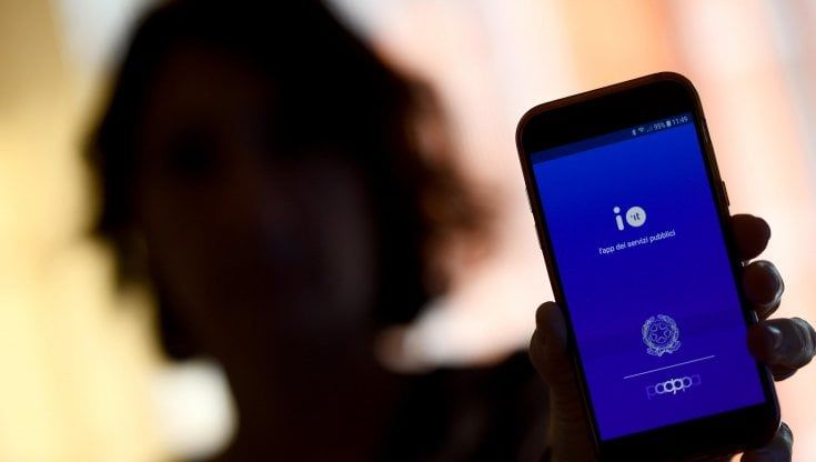 Cashback, l'app IO ancora bloccata al debutto. Palazzo Chigi: ora funziona. Sono 2,2 milioni le carte registrate