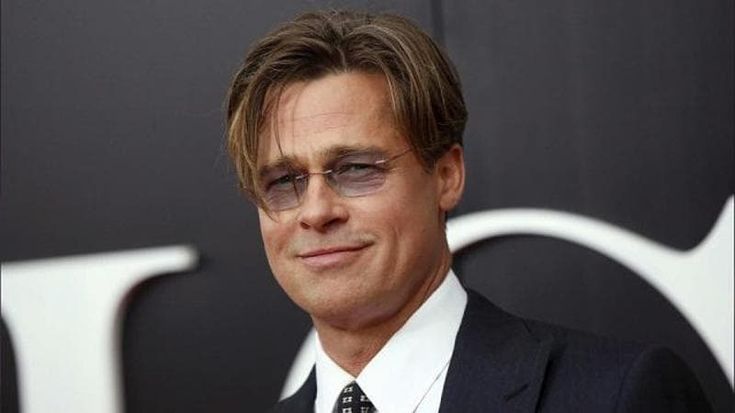 Brad Pitt ha ripreso a bere dopo sette anni di completa sobrietà: “Vino a cena ma senza esagerare”