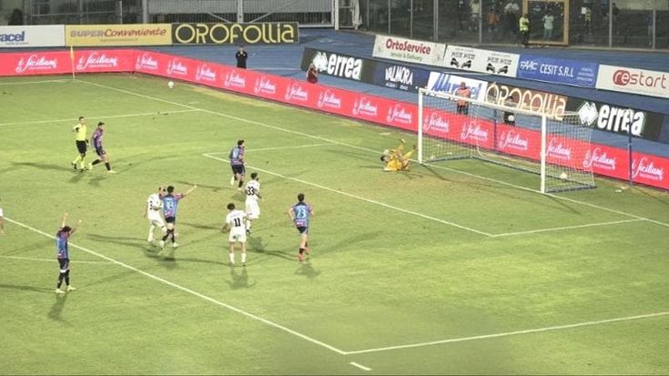 Il Catania riparte sotto gli occhi di Pelligra, 4-0 al Cosenza