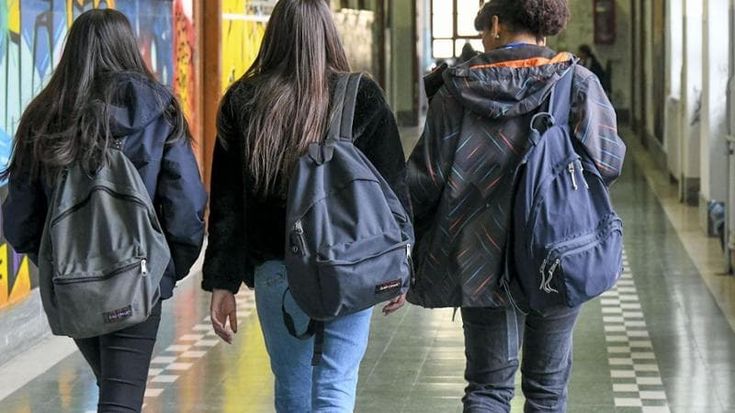 Grosseto, professore aggredito a colpi di telefonino da una studentessa 14enne e ferito al labbro