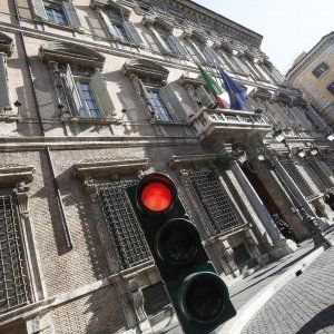 Il semaforo, ecco il nemico dell'ambiente