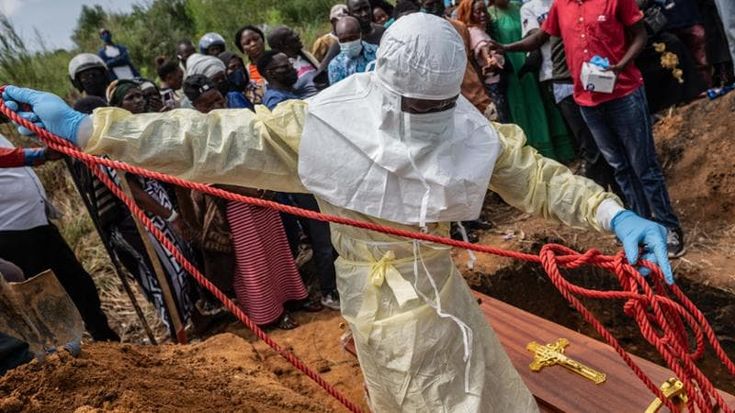 Ebola, la chiave del contagio: “Proprio perché è così letale fatica a diffondersi”