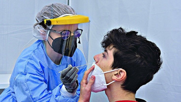 Vaccini, il dilemma della durata e l’effetto sul Green Pass di un anno