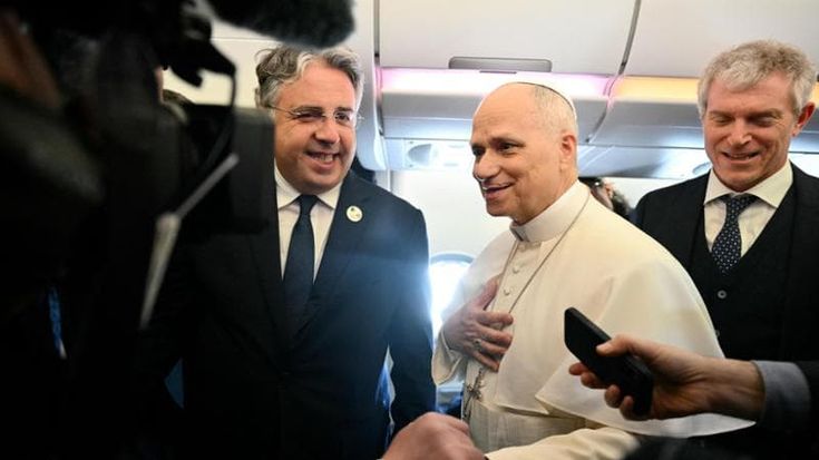 Leone XIV: “L’amministrazione di Trump non mi fa paura. Troppi soffrono”