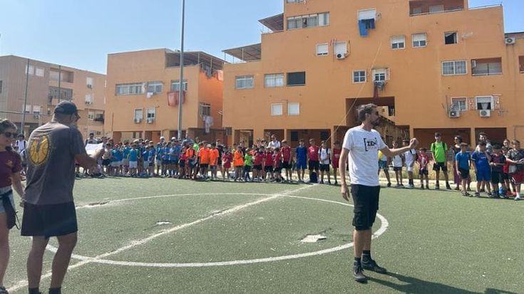 Musica e pallone, lo Zen prova a vivere un giorno di gioia
