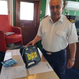 Golfo di Napoli, arrivano i defibrillatori semiautomatici sulle navi Medmar