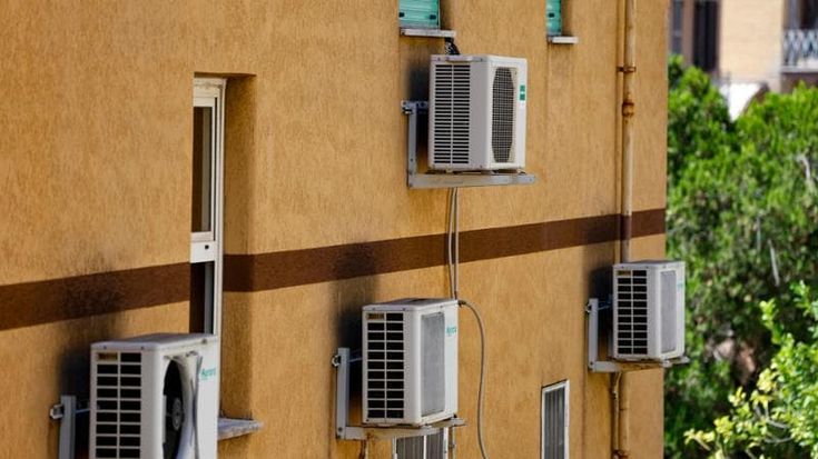 Alimentari, ristoranti e alloggi scaldano l’inflazione a Genova: “Capacità di acquisto giù dell’8%”