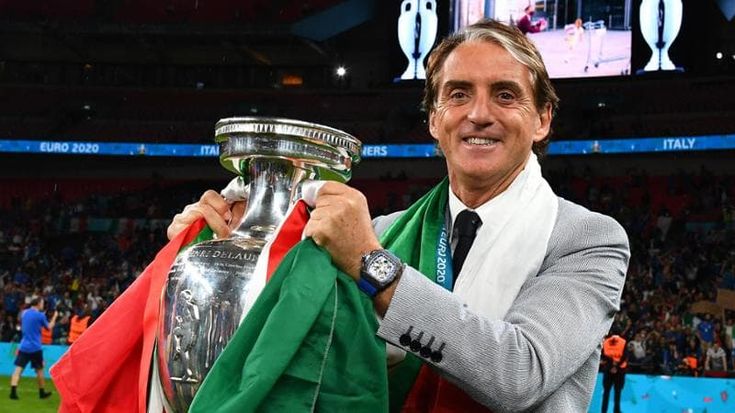 Torna in pole Mancini come ct, con Ranieri come dt. Alla Serie A piace Conte