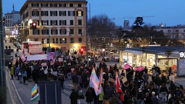Flash mob e duemila al corteo transfemminista.“Il patriarcato non è un destino”