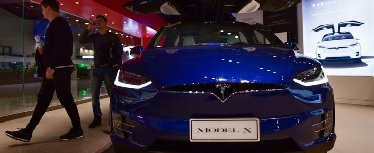 Tesla, nuova rivoluzione di Musk: “Troppi robot rallentano la produzione d'auto”