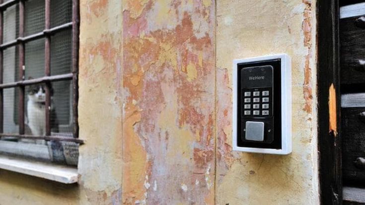 Airbnb, stop del ministero alle key box. Bologna ci sta: “Ma non basta”