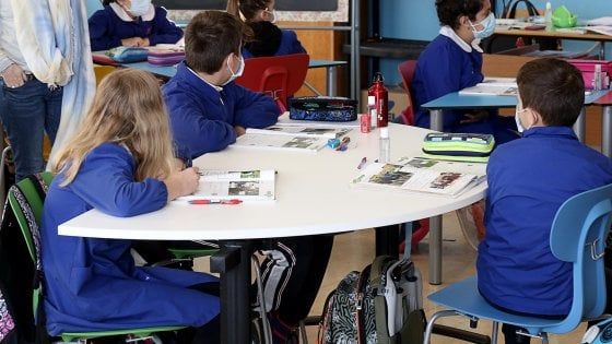 Coronavirus, focolaio in una scuola elementare a Molfetta: 43 casi tra bambini, maestri e familiari