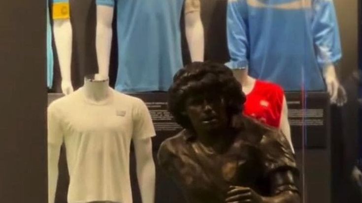 Inaugurato il museo Maradona della famiglia Vignati: ci sarà pure la statua in bronzo del Diez
