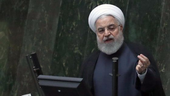 Iran, Francia offre 15 mld di dollari per fermare disimpegno dall'accordo sul nucleare. Rouhani: "Terza fase imminente"