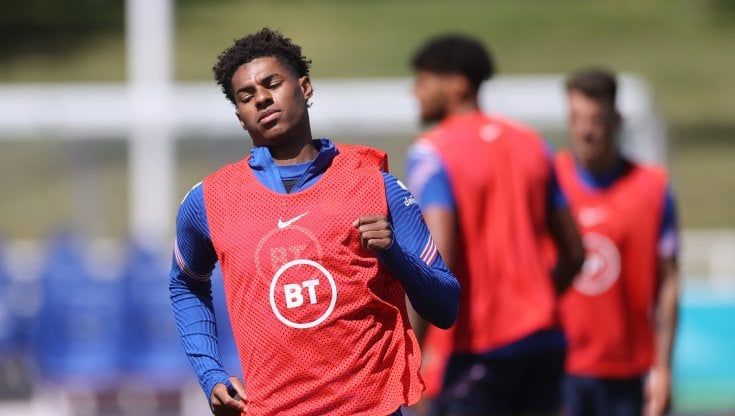 Europei, Marcus Rashford: "Noi inglesi restiamo in ginocchio contro il razzismo per essere migliori"