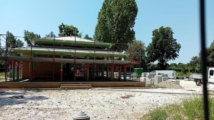 “Fra’ vuoi fumo o coca?” Lo spaccio quotidiano al parco Cascine