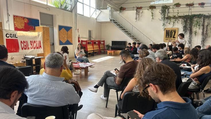 L’appello del Manifesto dei giovani: “Usate l’avanzo di bilancio per fermare l’emigrazione”