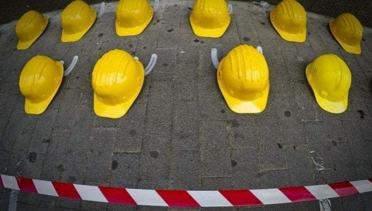 Chieti, morti sul lavoro: 34enne colpito da infarto, si accascia e muore