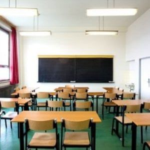 Sabato e domenica a scuola per difenderla dai ladri