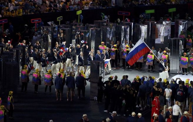 Rio 2016, sfila la delegazione russa decimata dal doping