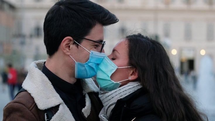 Coronavirus, a Torino obbligo di mascherina all'aperto in centro e nelle vie della movida