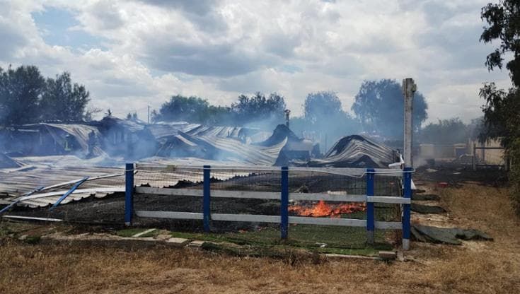 Incendio distrugge ristorante sul mare a Molfetta: il rogo partito da un cortocircuito