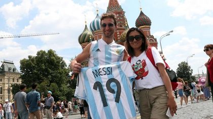 In bicicletta dall’Iran alla Russia per conoscere Messi. Belgio, il premio mondiale è da 40 milioni