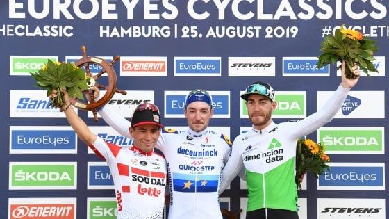 Ciclismo: Viviani cala il tris ad Amburgo. E il fratello vince in Belgio. A Quintana la seconda della Vuelta, Roche in rosso