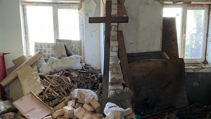 Sul fronte a Donetsk dove gli “angeli” sfamano i dannati