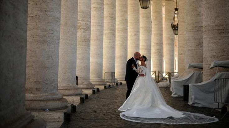 La svolta del Vaticano: “Il sesso rafforza il matrimonio, non serve solo a fare figli”