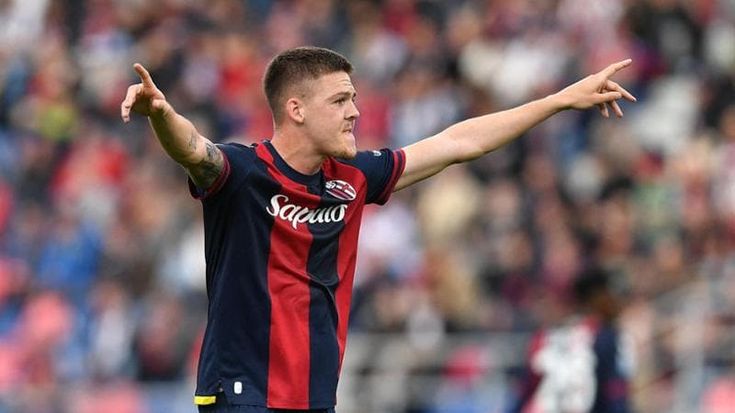 Holm fuori quattro mesi, il Bologna cerca un terzino: Darmian in prova, farà test e allenamenti
