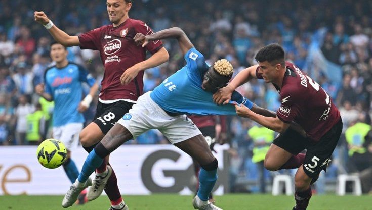 Le pagelle di Napoli-Salernitana: Zielinski in ombra, Raspadori entra bene. Gyomber leader, Ochoa decisivo